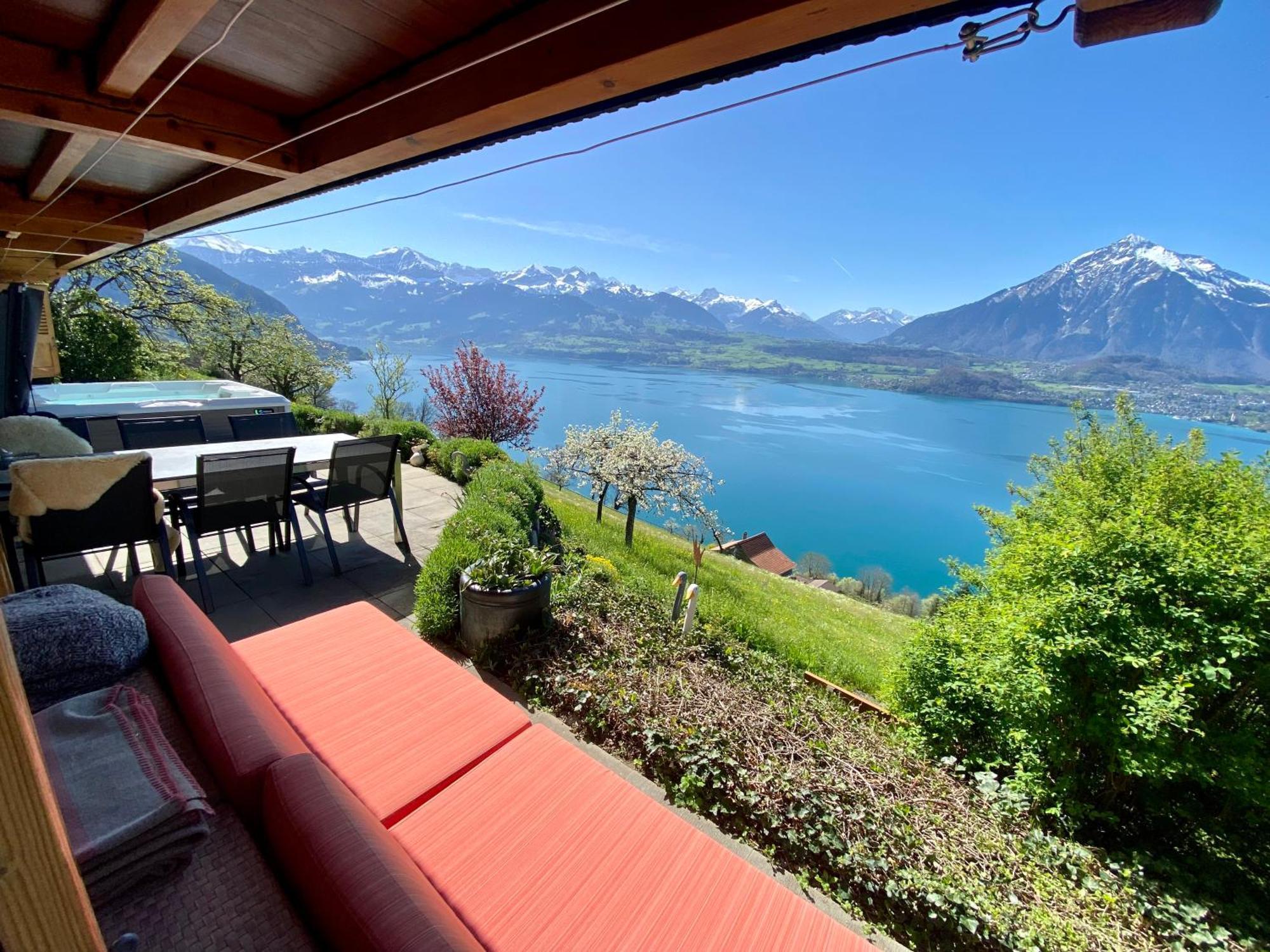 Chalet Egglen "Typical Swiss House, Best Views, Private Jacuzzi" Sigriswil Esterno foto