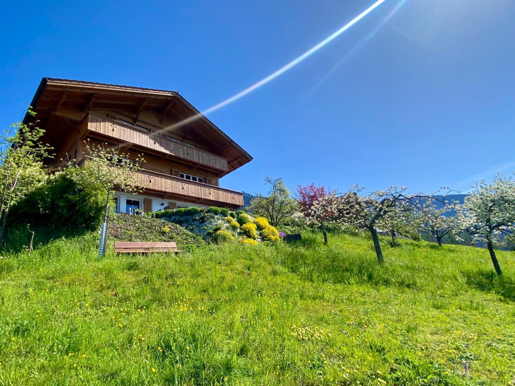 Chalet Egglen "Typical Swiss House, Best Views, Private Jacuzzi" Sigriswil Esterno foto